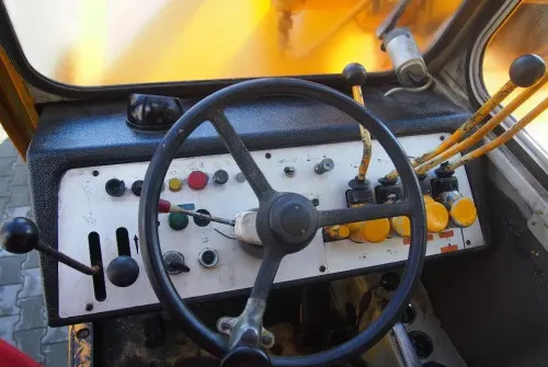 Dźwig Demag V72 1991 Dźwig żuraw Demag V72 12T 13m - Autogru: foto 4 Dźwig Demag V72 1991 Dźwig żuraw Demag V72 12T 13m - Autogru: foto 4