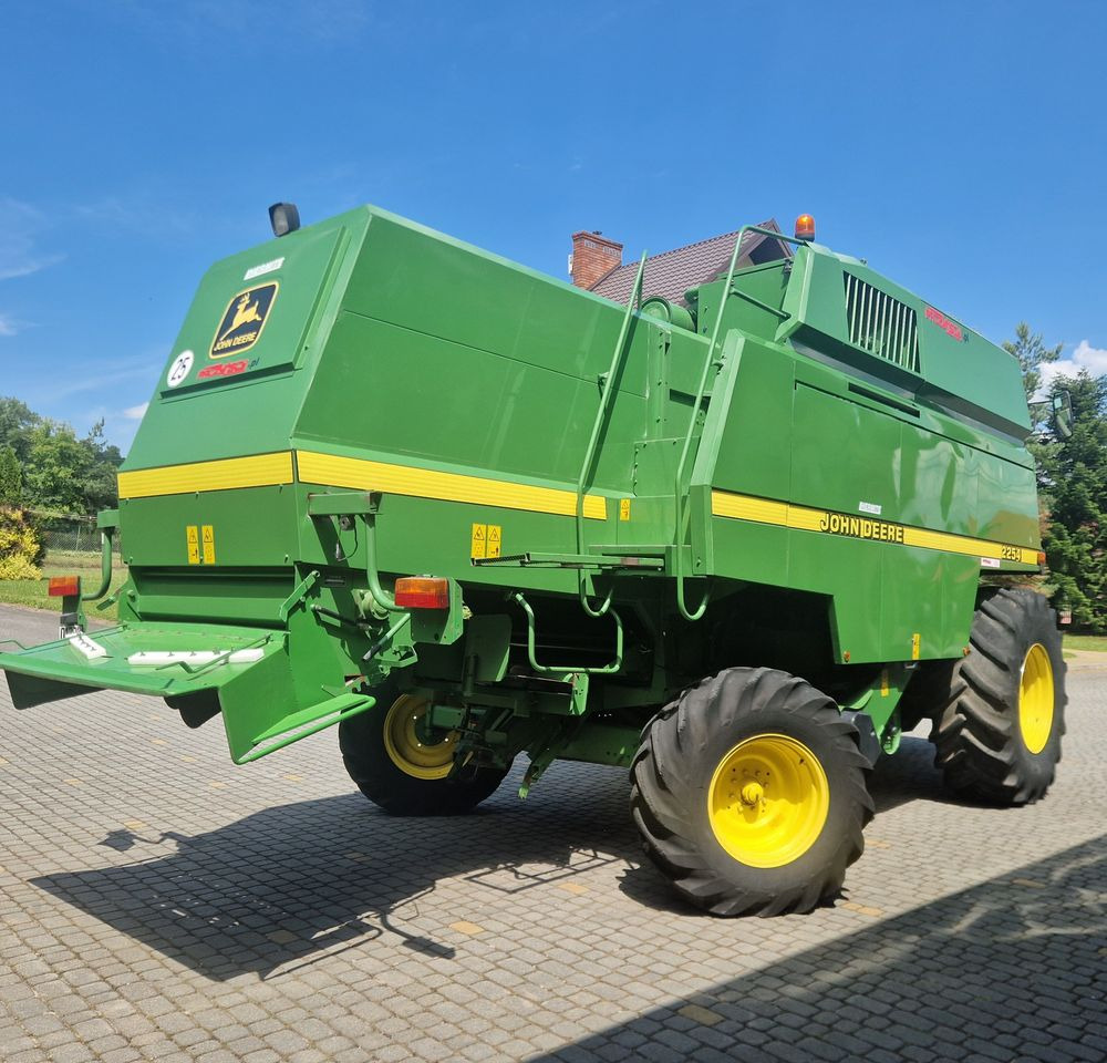 Kombajn zbożawy John deere 2254 2000 Kombajn John Deere JD - Mietitrebbia: foto 3 Kombajn zbożawy John deere 2254 2000 Kombajn John Deere JD - Mietitrebbia: foto 3