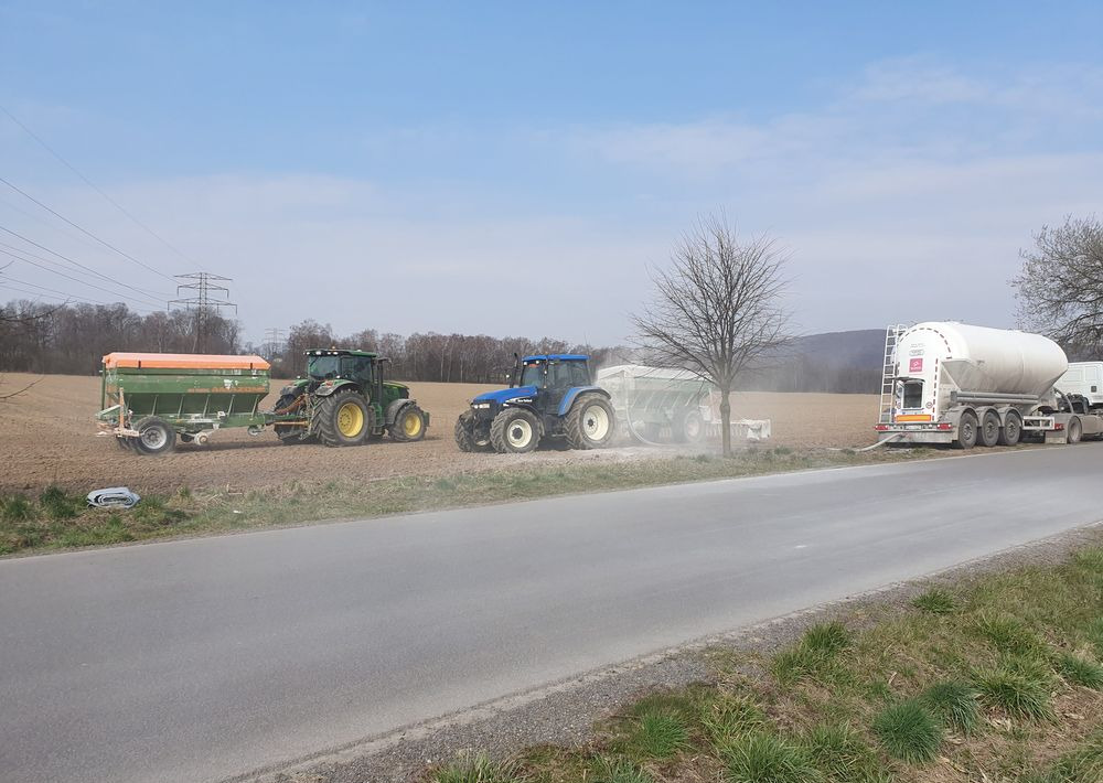 Rozsiewanie wapna Amazone Rozsiew lancali żmijkowymi WAPNOWANIE PÓL precyzyjne - Attrezzatura per spandimento: foto 1 Rozsiewanie wapna Amazone Rozsiew lancali żmijkowymi WAPNOWANIE PÓL precyzyjne - Attrezzatura per spandimento: foto 1
