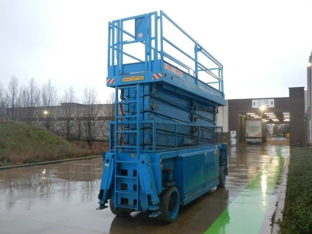 Holland Lift N-265EL13 4WDS/N - Piattaforma a pantografo: foto 4 Holland Lift N-265EL13 4WDS/N - Piattaforma a pantografo: foto 4