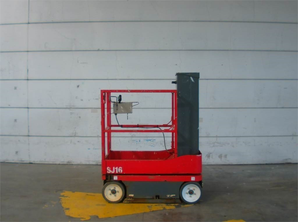 SkyJack SJ16 - Elevatore verticale: foto 1 SkyJack SJ16 - Elevatore verticale: foto 1