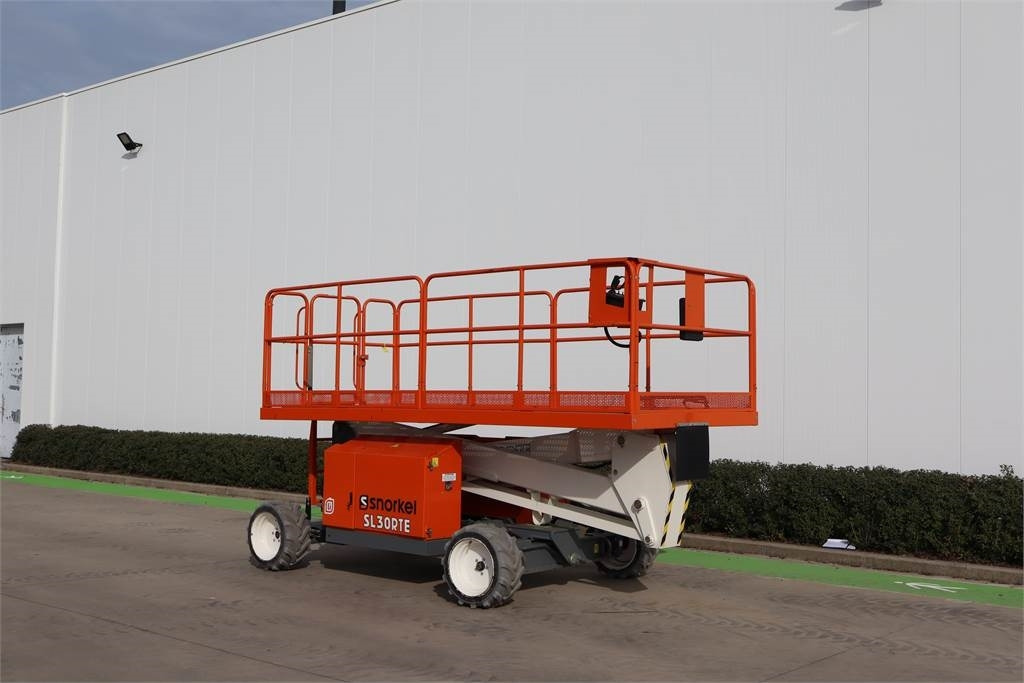 Snorkel SL30RTE - Piattaforma a pantografo: foto 3 Snorkel SL30RTE - Piattaforma a pantografo: foto 3