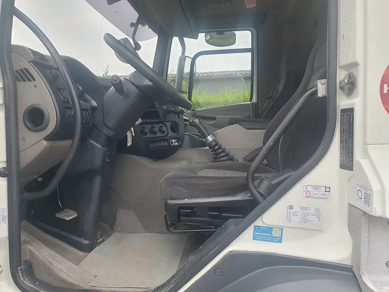 DAF CF 75.310 - Camion con gru: foto 4 DAF CF 75.310 - Camion con gru: foto 4