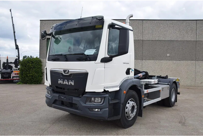 MAN TGM 18.320 - Autocarro scarrabile: foto 4 MAN TGM 18.320 - Autocarro scarrabile: foto 4