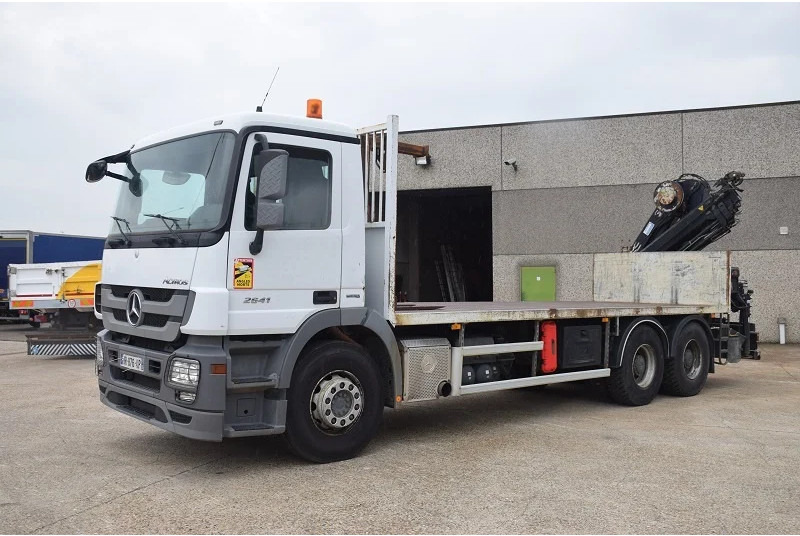 Mercedes-Benz Actros 2641 - Autocarro con pianale/ Cassone fisso, Camion con gru: foto 3 Mercedes-Benz Actros 2641 - Autocarro con pianale/ Cassone fisso, Camion con gru: foto 3