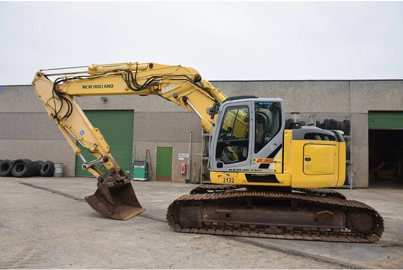 New Holland Kobelco E235B SR-LCT - Escavatore cingolato: foto 3 New Holland Kobelco E235B SR-LCT - Escavatore cingolato: foto 3