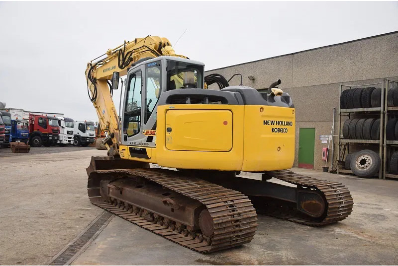 New Holland Kobelco E235B SR-LCT - Escavatore cingolato: foto 2 New Holland Kobelco E235B SR-LCT - Escavatore cingolato: foto 2