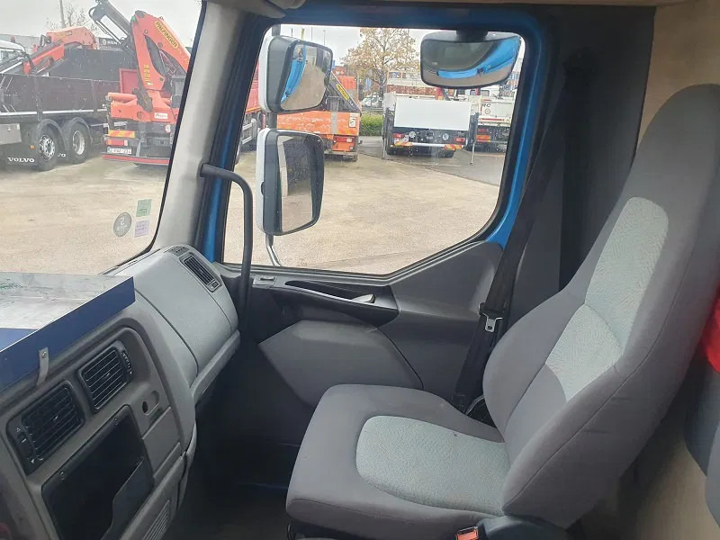 Renault DCi 220 - Camion con gru: foto 5 Renault DCi 220 - Camion con gru: foto 5