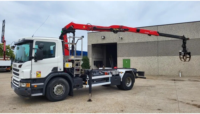 Scania P280 - Camion con gru: foto 4 Scania P280 - Camion con gru: foto 4