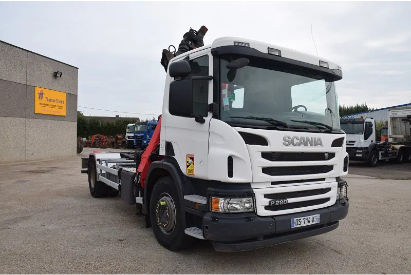 Scania P280 - Camion con gru: foto 5 Scania P280 - Camion con gru: foto 5