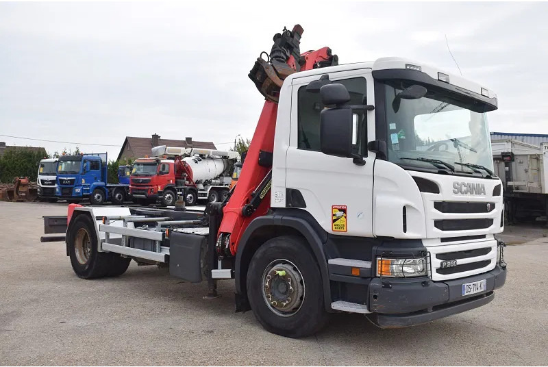 Scania P280 - Camion con gru: foto 2 Scania P280 - Camion con gru: foto 2