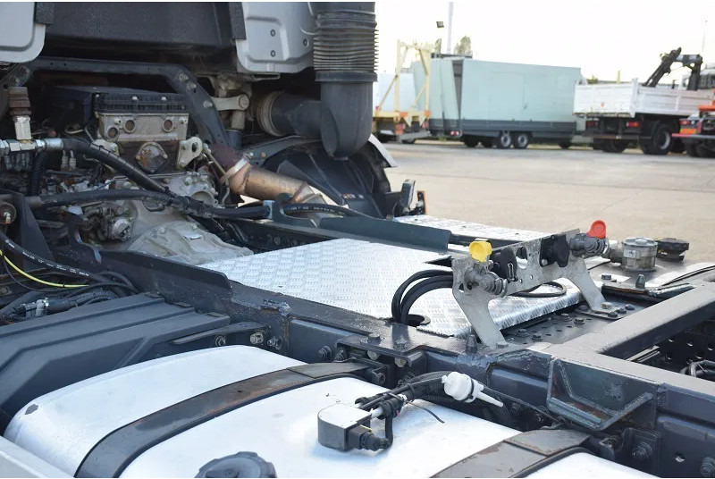 Trattore stradale Mercedes-Benz Arocs 3345: foto 11