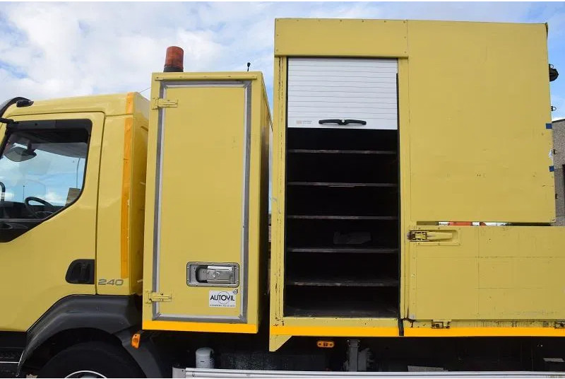 Foto d'interni 2: Autocarro con pianale/ Cassone fisso Volvo FL 250