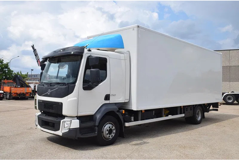 Volvo FL 250 - Autocarro furgonato: foto 1 Volvo FL 250 - Autocarro furgonato: foto 1