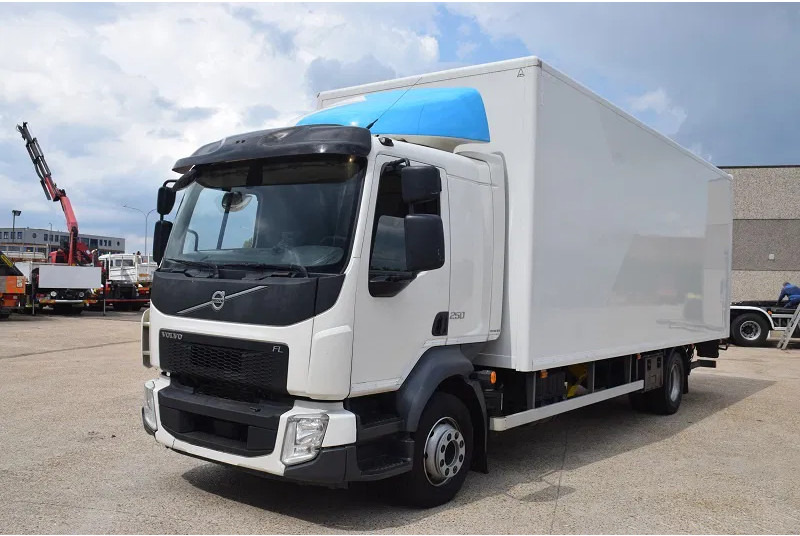 Volvo FL 250 - Autocarro furgonato: foto 2 Volvo FL 250 - Autocarro furgonato: foto 2