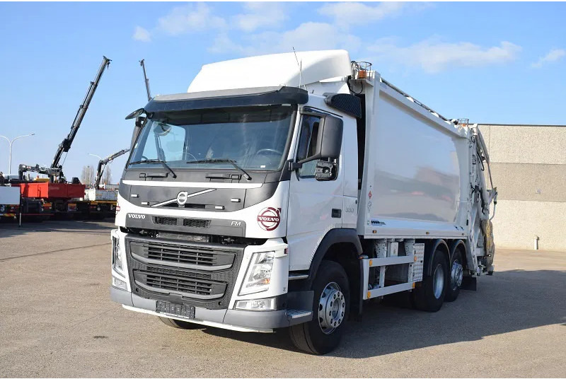Volvo FM 330 - Camion immondizia: foto 2 Volvo FM 330 - Camion immondizia: foto 2
