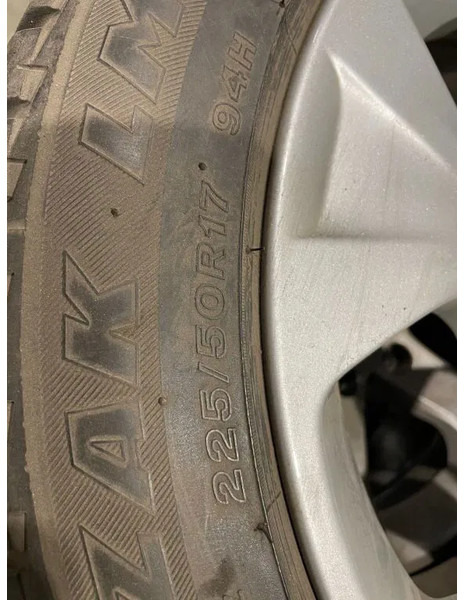 BMW *BMW velgen met Brigdestone banden *225/50 R17 - Cerchi e pneumatici per Autovettura: foto 4 BMW *BMW velgen met Brigdestone banden *225/50 R17 - Cerchi e pneumatici per Autovettura: foto 4