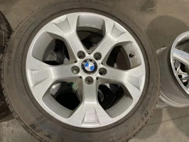 BMW *BMW velgen met Brigdestone banden *225/50 R17 - Cerchi e pneumatici per Autovettura: foto 2 BMW *BMW velgen met Brigdestone banden *225/50 R17 - Cerchi e pneumatici per Autovettura: foto 2
