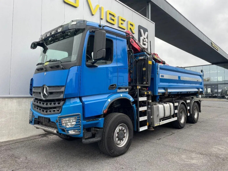 Mercedes-Benz Arocs 3342 *6x6*meegestuurd as*2zijdige kipper*Airco*Bluetooth - Autocarro ribaltabile, Camion con gru: foto 1 Mercedes-Benz Arocs 3342 *6x6*meegestuurd as*2zijdige kipper*Airco*Bluetooth - Autocarro ribaltabile, Camion con gru: foto 1