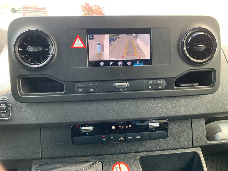 Mercedes-Benz Sprinter 315 L3H2*NEW Carrier xarios 350 -18°C*achteruitrijcamera*navigatie*zetelverwarming*360° camera* - Furgone frigo: foto 4 Mercedes-Benz Sprinter 315 L3H2*NEW Carrier xarios 350 -18°C*achteruitrijcamera*navigatie*zetelverwarming*360° camera* - Furgone frigo: foto 4