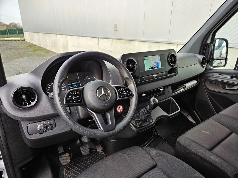 Mercedes-Benz Sprinter 317 L2H2*Achteruitrijcamera*360°camera*Zetelverwarming* - Furgone chiuso: foto 4 Mercedes-Benz Sprinter 317 L2H2*Achteruitrijcamera*360°camera*Zetelverwarming* - Furgone chiuso: foto 4