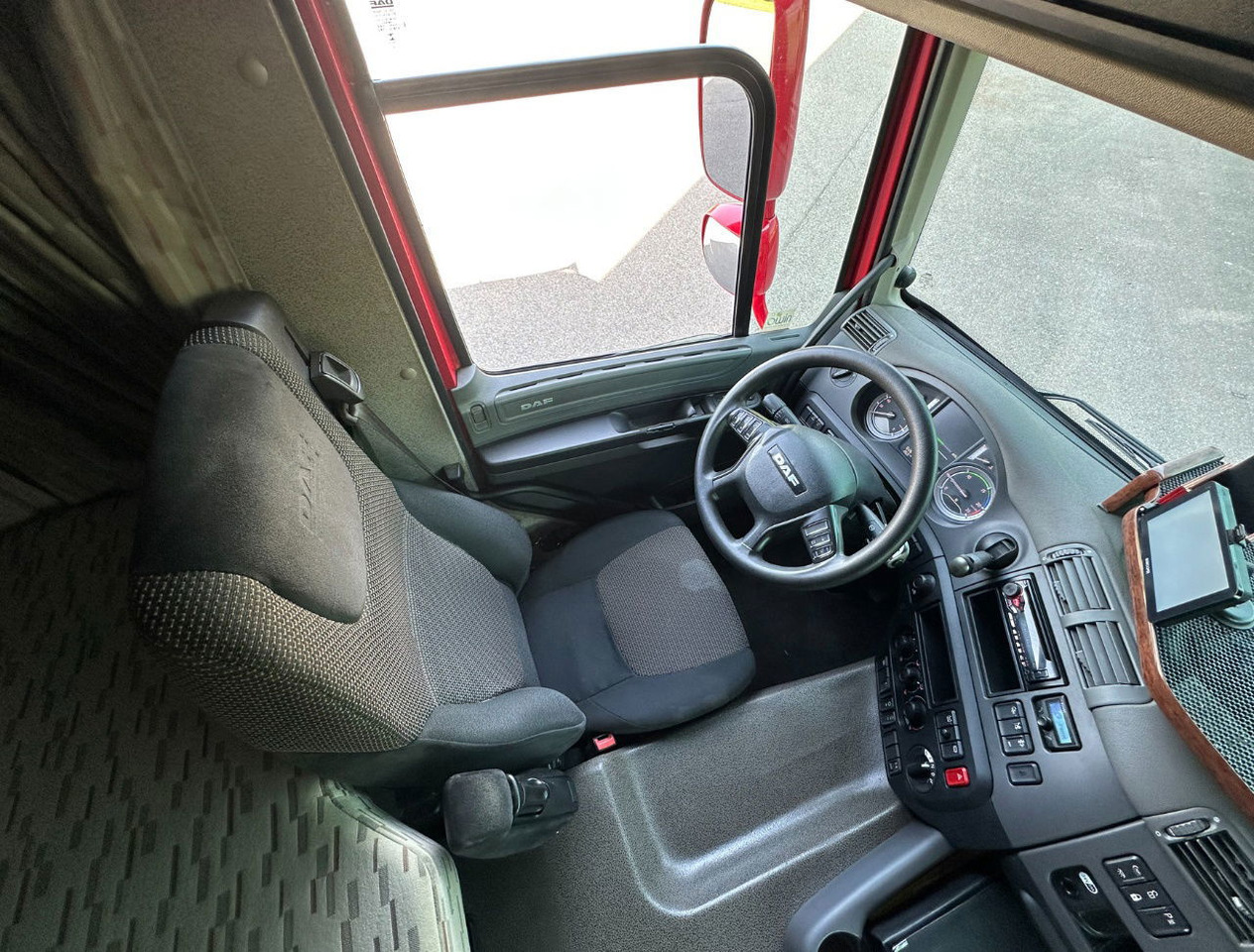 Autocarro furgonato DAF CF 290 FA Space CAB Hardhouten Vloer 2500 KG Klep Nieuw Staat: foto 12