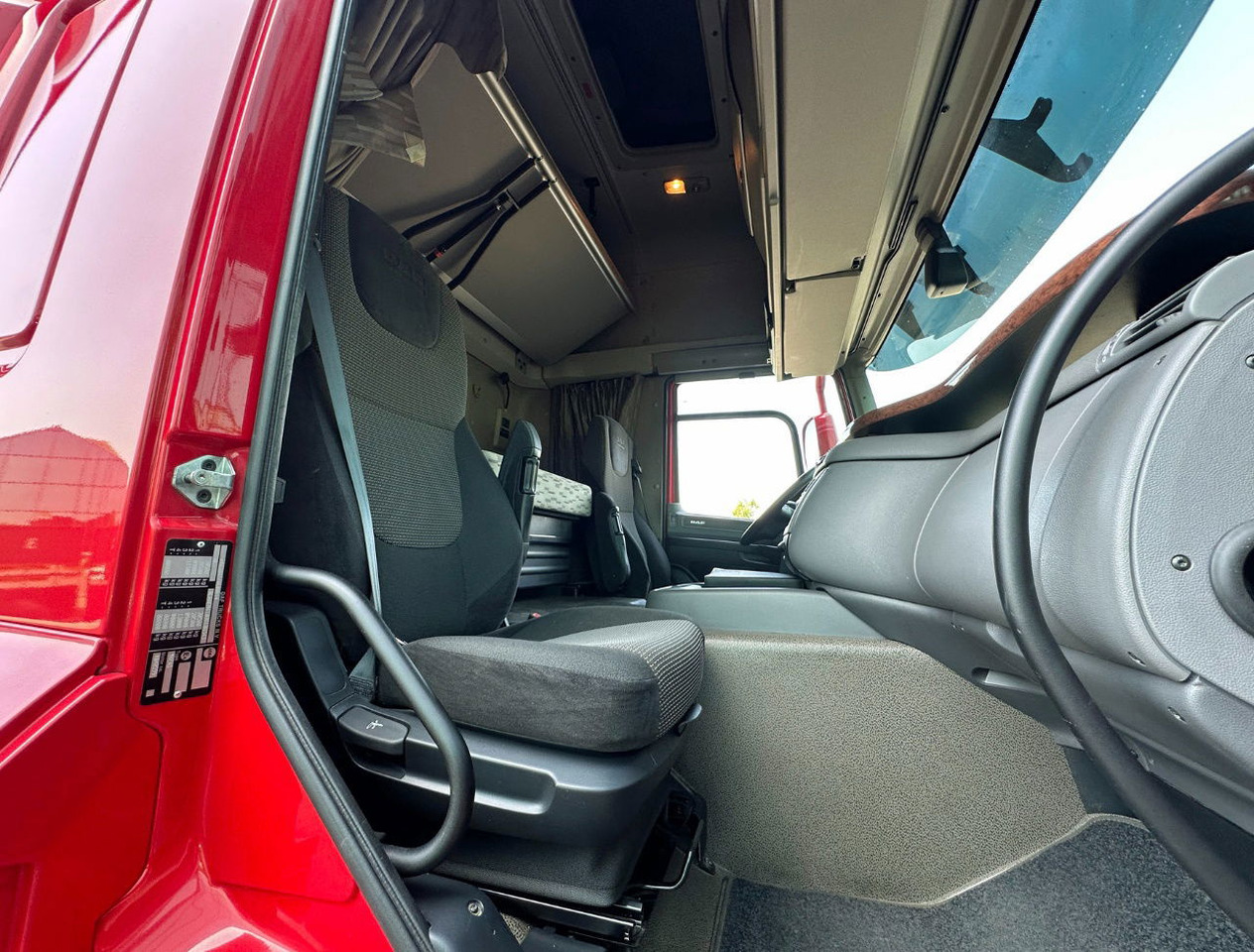 Autocarro furgonato DAF CF 290 FA Space CAB Hardhouten Vloer 2500 KG Klep Nieuw Staat: foto 16