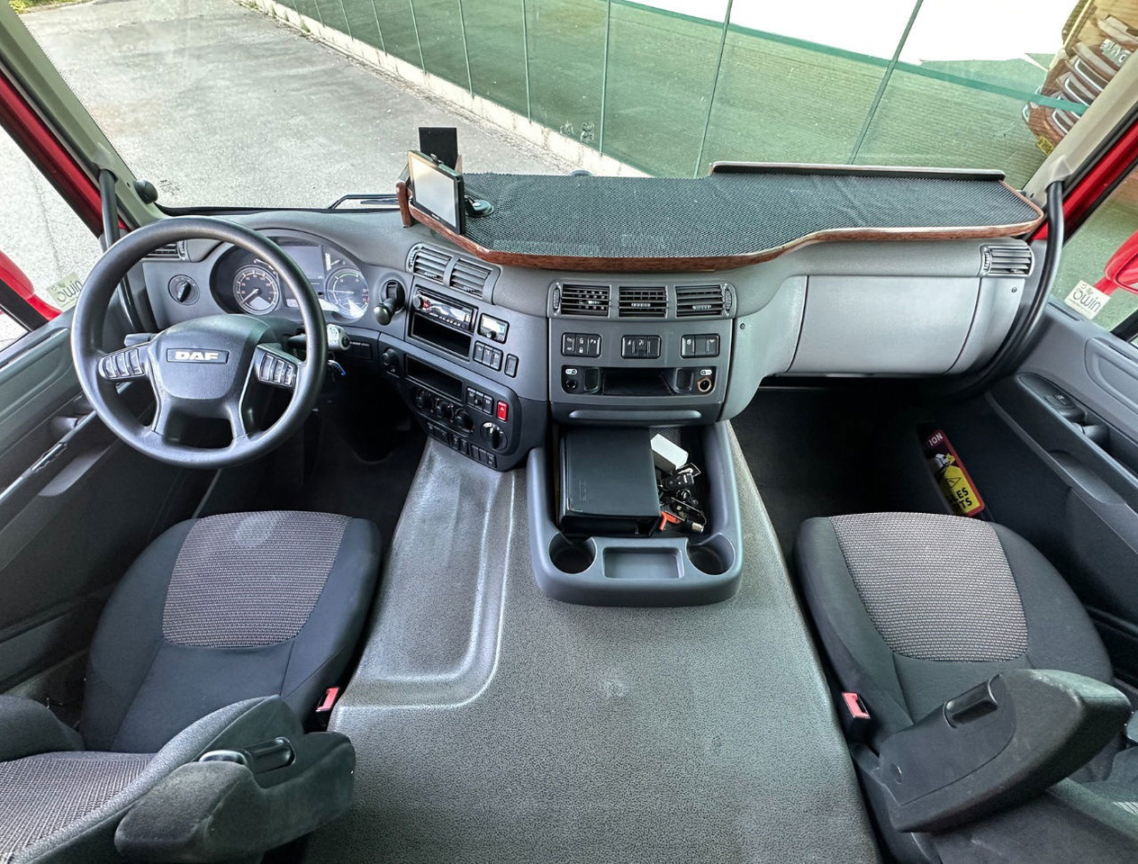 Autocarro furgonato DAF CF 290 FA Space CAB Hardhouten Vloer 2500 KG Klep Nieuw Staat: foto 10