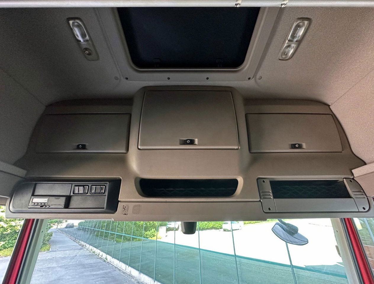 Autocarro furgonato DAF CF 290 FA Space CAB Hardhouten Vloer 2500 KG Klep Nieuw Staat: foto 11