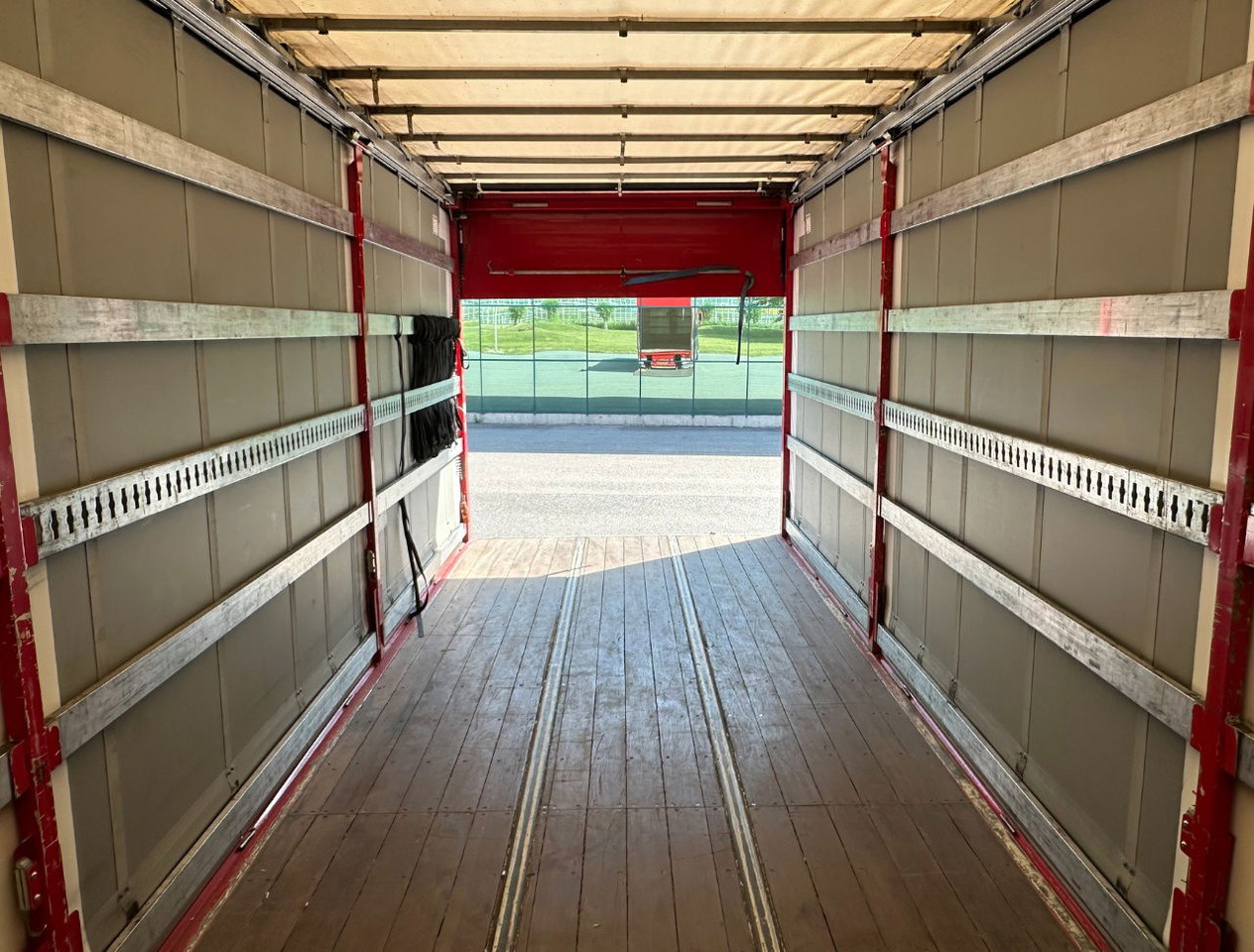 Autocarro furgonato DAF CF 290 FA Space CAB Hardhouten Vloer 2500 KG Klep Nieuw Staat: foto 23