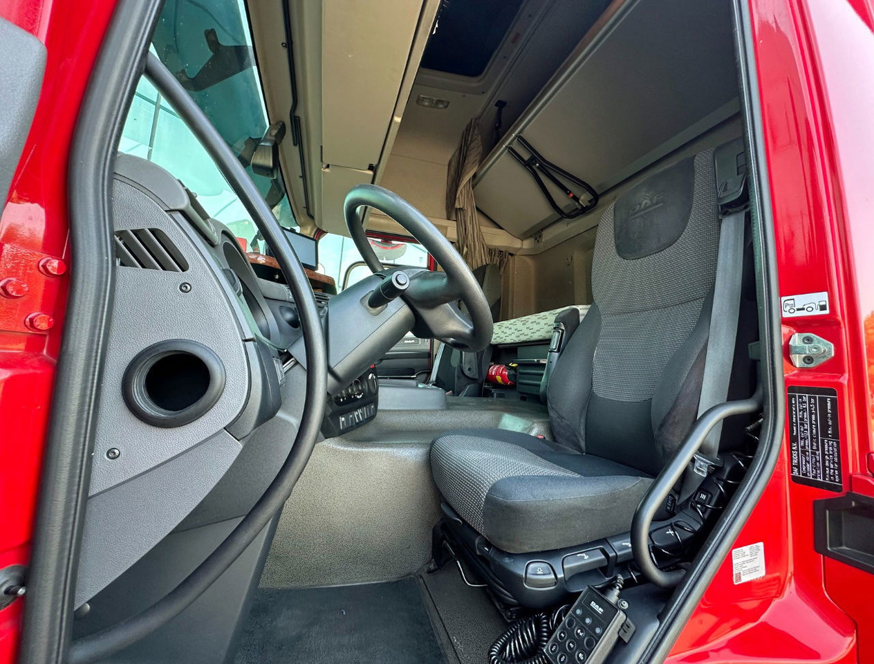 Autocarro furgonato DAF CF 290 FA Space CAB Hardhouten Vloer 2500 KG Klep Nieuw Staat: foto 8