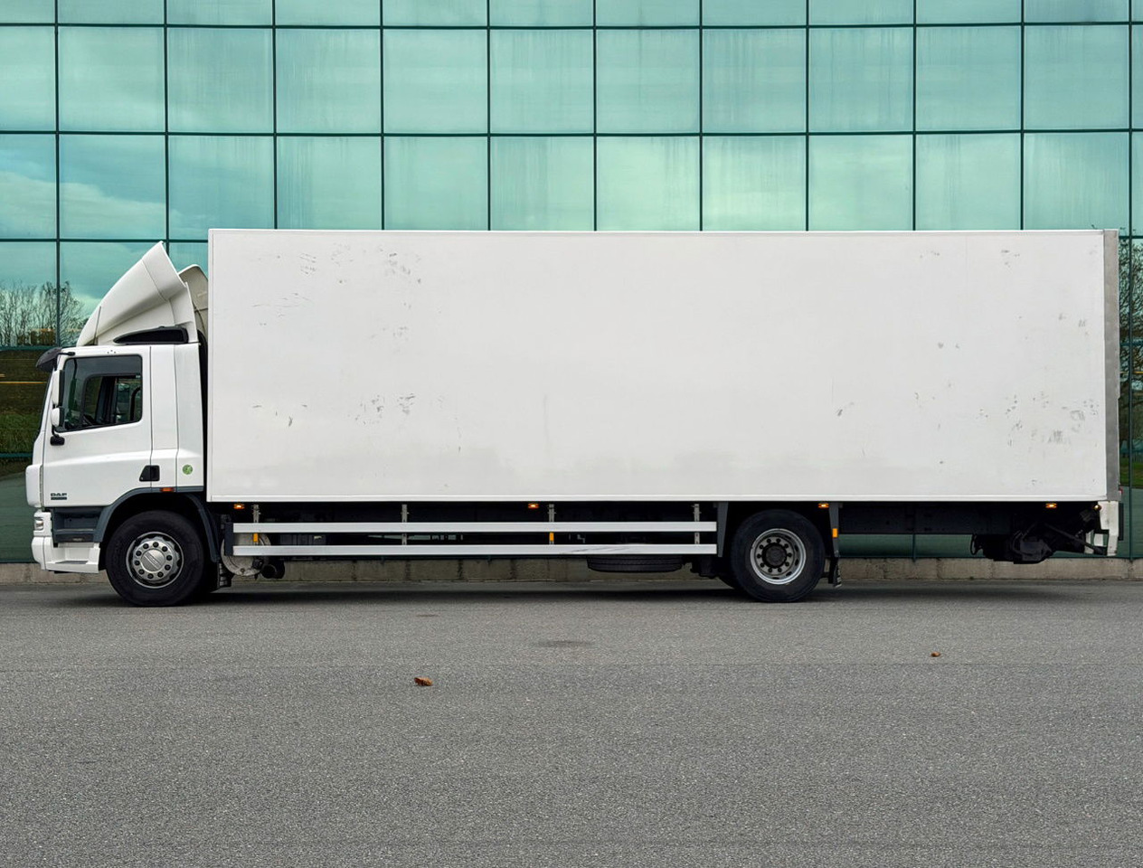 DAF CF 75.250 Euro 3 Manual Gearbox VAN Beurden Isolated BOX Tail Lift Super Condition NL-Truck - Autocarro furgonato: foto 2 DAF CF 75.250 Euro 3 Manual Gearbox VAN Beurden Isolated BOX Tail Lift Super Condition NL-Truck - Autocarro furgonato: foto 2