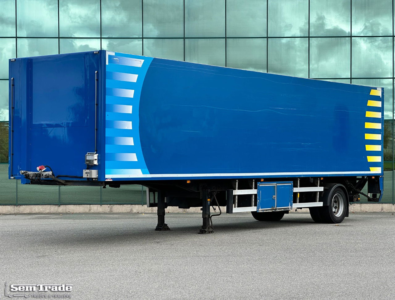 HRD NTS BI-Temp Cooling Tail Lift Steering Axle City Trailer - Semirimorchio frigorifero: foto 1 HRD NTS BI-Temp Cooling Tail Lift Steering Axle City Trailer - Semirimorchio frigorifero: foto 1
