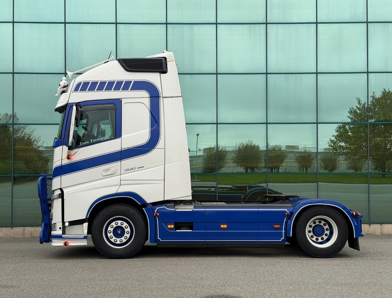 Volvo FH 500 Retarder Globetrotter XL 2x Tanks Special Interior TOP Condition NL Truck - Trattore stradale: foto 2 Volvo FH 500 Retarder Globetrotter XL 2x Tanks Special Interior TOP Condition NL Truck - Trattore stradale: foto 2