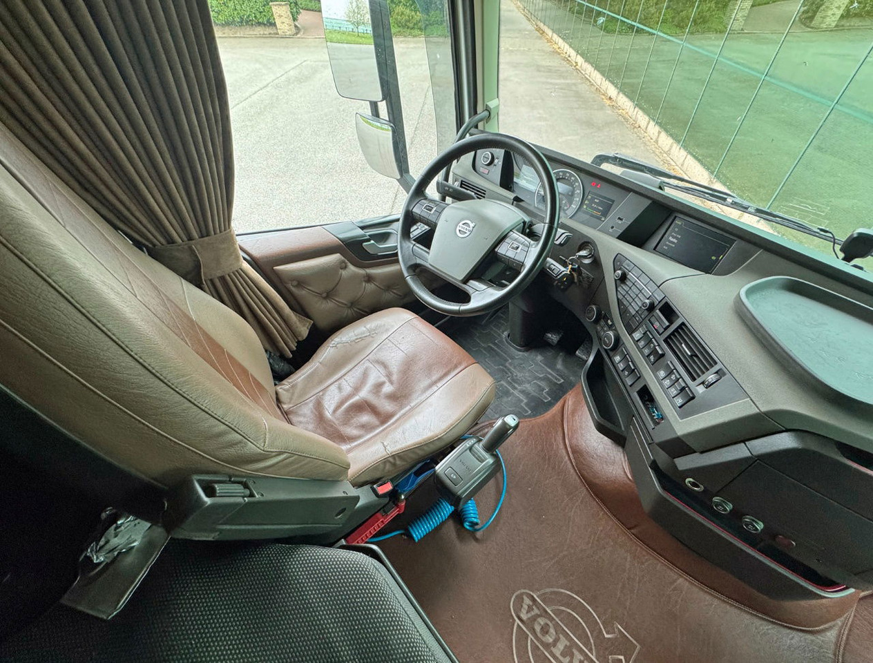 Trattore stradale Volvo FH Globetrotter 6X2 701.000 KM Super Condition NL Truck: foto 8 Trattore stradale Volvo FH Globetrotter 6X2 701.000 KM Super Condition NL Truck: foto 8