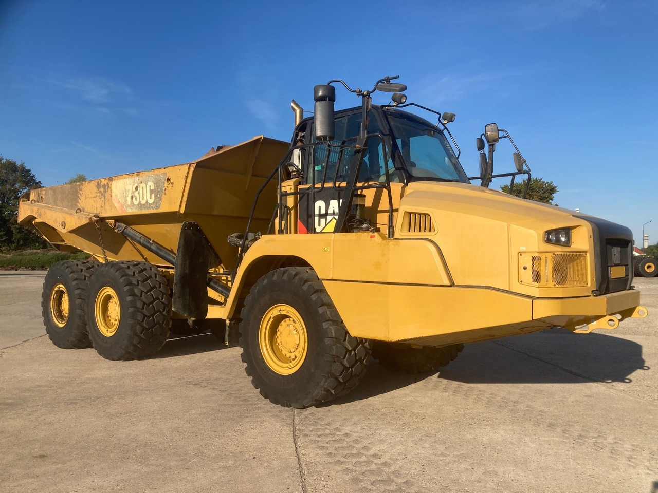 CATERPILLAR 730C - Dumper articolato: foto 4 CATERPILLAR 730C - Dumper articolato: foto 4