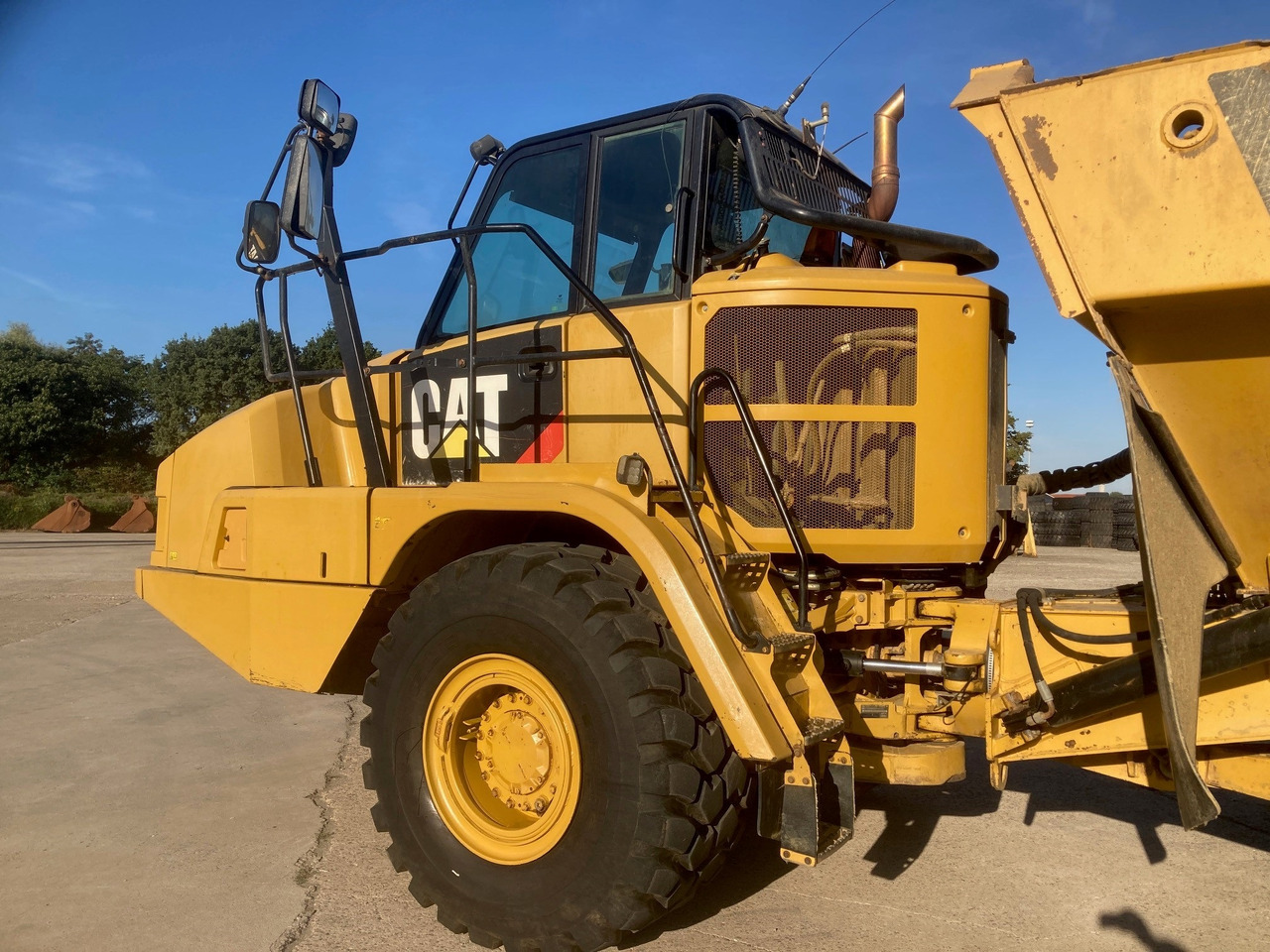 CATERPILLAR 730C - Dumper articolato: foto 2 CATERPILLAR 730C - Dumper articolato: foto 2