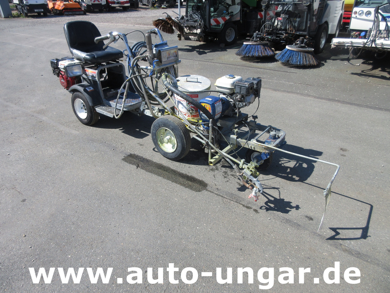 Graco LineLazer III 3900 Linedriver ride-on striper Roadmarking Straßenmarkierung - Asfaltatrice: foto 1 Graco LineLazer III 3900 Linedriver ride-on striper Roadmarking Straßenmarkierung - Asfaltatrice: foto 1