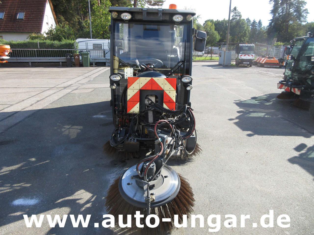 Hako CM 1600 Kehrmaschine 4x4 Baujahr 2018 3 Besen MOTORSCHADEN - Spazzatrice stradale: foto 2 Hako CM 1600 Kehrmaschine 4x4 Baujahr 2018 3 Besen MOTORSCHADEN - Spazzatrice stradale: foto 2