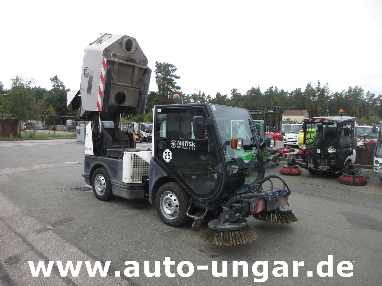 Nilfisk CR3500 CityRanger Schmidt Flexigo Multigo 4x4 Kehrmaschine Geräteträger - Spazzatrice stradale: foto 1 Nilfisk CR3500 CityRanger Schmidt Flexigo Multigo 4x4 Kehrmaschine Geräteträger - Spazzatrice stradale: foto 1