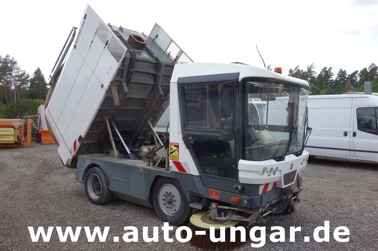 Ravo C540 / 530 Kehrmaschine - Kärcher - Heckabsaugung - Motorschaden - Spazzatrice stradale: foto 2 Ravo C540 / 530 Kehrmaschine - Kärcher - Heckabsaugung - Motorschaden - Spazzatrice stradale: foto 2