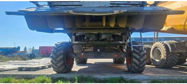 Claas Tucano 450 (839) +V 750 - Mietitrebbia: foto 5 Claas Tucano 450 (839) +V 750 - Mietitrebbia: foto 5