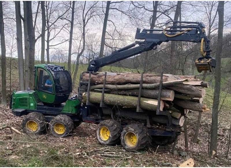 John Deere 1010E 8W - Forwarder: foto 1 John Deere 1010E 8W - Forwarder: foto 1