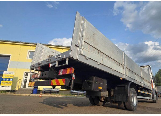 Mercedes-Benz 8m Axor 1824 - Autocarro con pianale/ Cassone fisso, Camion con gru: foto 4 Mercedes-Benz 8m Axor 1824 - Autocarro con pianale/ Cassone fisso, Camion con gru: foto 4