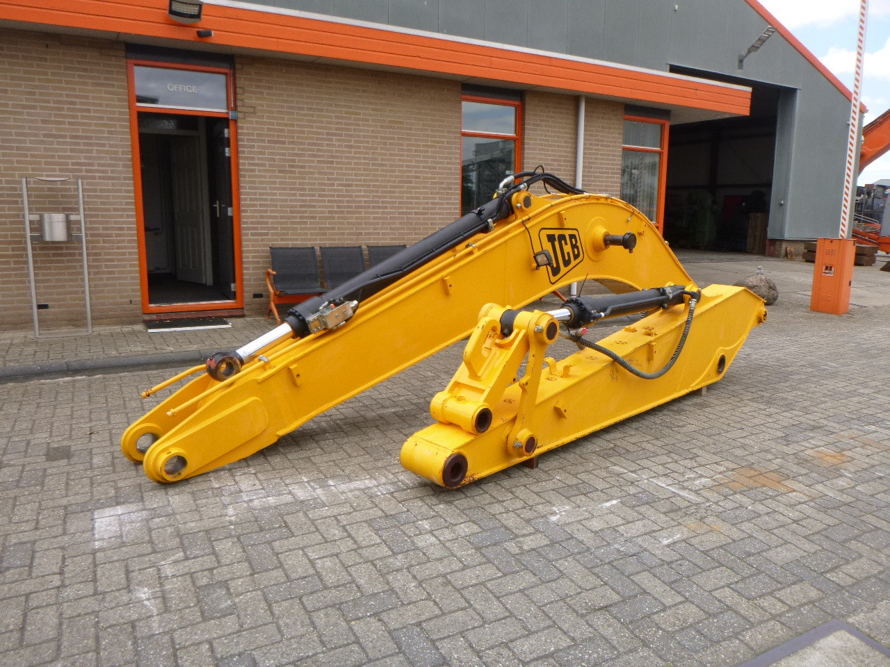 JCB JS200/JS210/JS220 - Braccio per Escavatore cingolato: foto 1 JCB JS200/JS210/JS220 - Braccio per Escavatore cingolato: foto 1