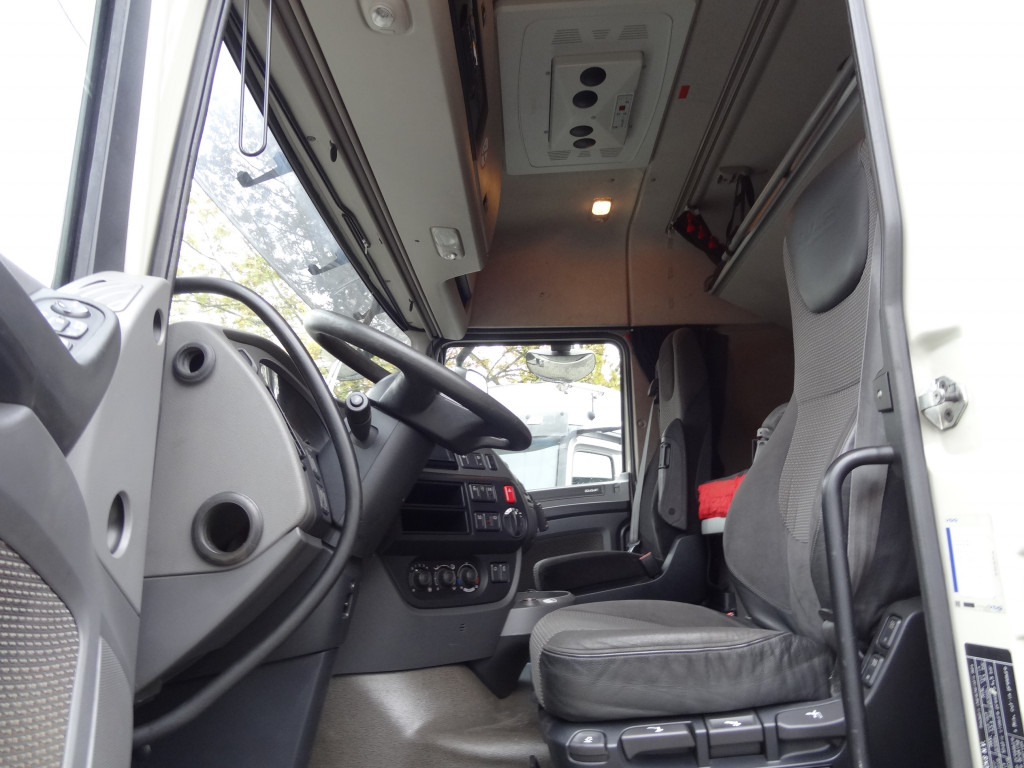 Daf XF440 6X2 Fassi 235 mit Jib bis 24.50 Meter - Camion con gru, Autocarro con pianale/ Cassone fisso: foto 2 Daf XF440 6X2 Fassi 235 mit Jib bis 24.50 Meter - Camion con gru, Autocarro con pianale/ Cassone fisso: foto 2