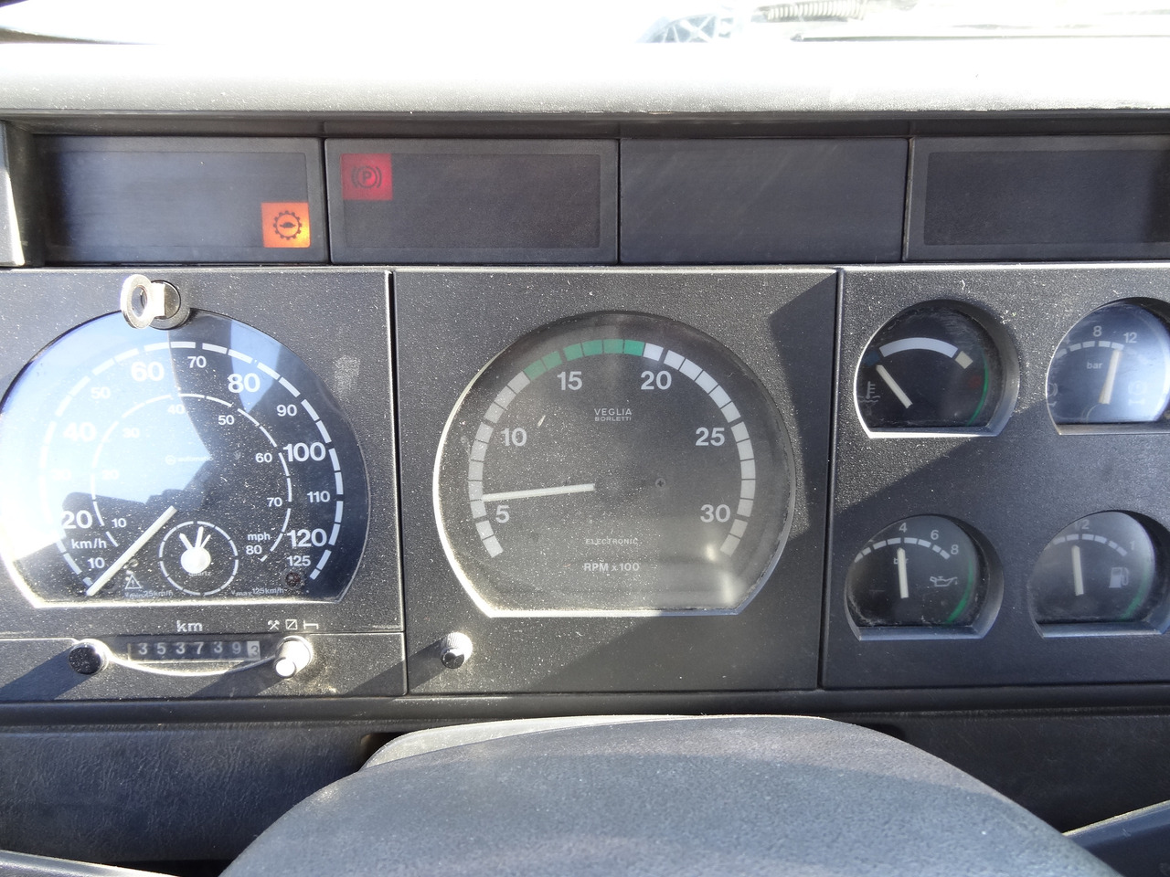 Iveco EuroTrakker 260E31 6X4 Palfinger 36002 - Autocarro con pianale/ Cassone fisso, Camion con gru: foto 2 Iveco EuroTrakker 260E31 6X4 Palfinger 36002 - Autocarro con pianale/ Cassone fisso, Camion con gru: foto 2