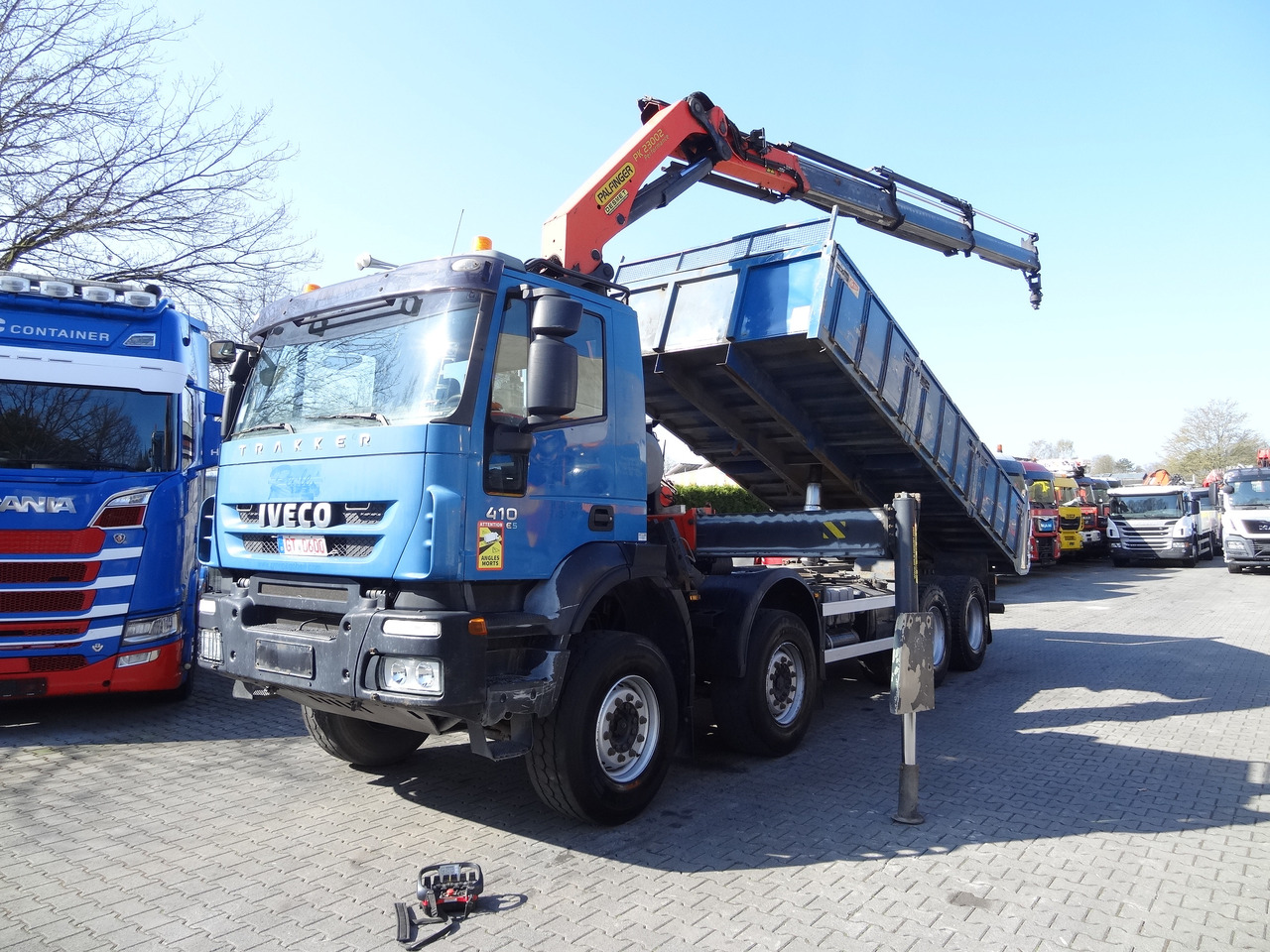 Iveco Trakker AD340T41 8X4 Kipper Kran Palfinger 23002 - Autocarro ribaltabile, Camion con gru: foto 1 Iveco Trakker AD340T41 8X4 Kipper Kran Palfinger 23002 - Autocarro ribaltabile, Camion con gru: foto 1
