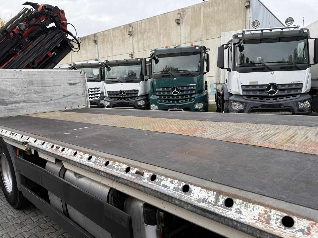 MAN TGS 26.360 6X2 Palfinger 27002 bis 26.5 Meter - Autocarro con pianale/ Cassone fisso, Camion con gru: foto 2 MAN TGS 26.360 6X2 Palfinger 27002 bis 26.5 Meter - Autocarro con pianale/ Cassone fisso, Camion con gru: foto 2