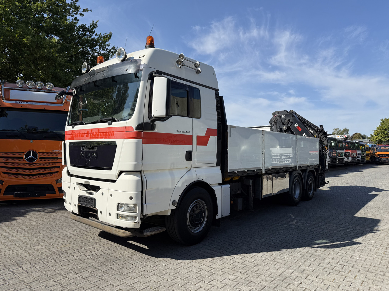 Autocarro con pianale/ Cassone fisso, Camion con gru MAN TGX 26.480 6X2 Hiab 422 + Jib + Winde: foto 10